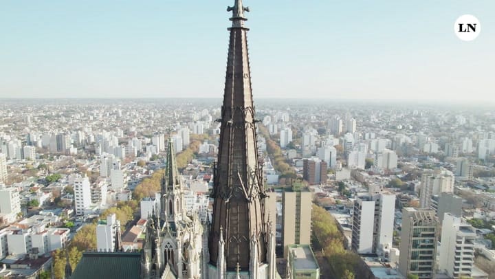Iluminaron y renovaron la Catedral de La Plata en la previa de su aniversario