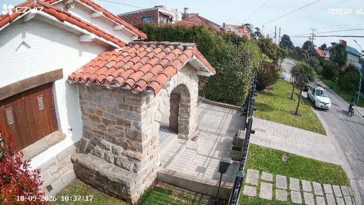 Las dramáticas imágenes fueron captadas por una cámara de seguridad de la zona