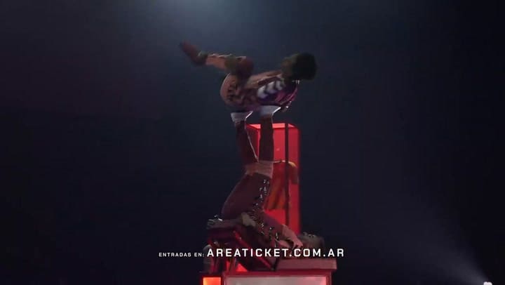 sobre Messi10 by Cirque du Soleil