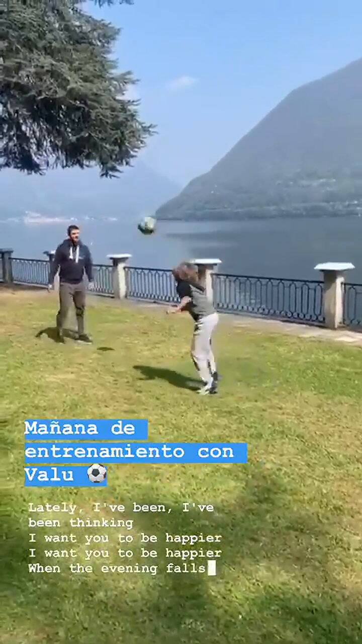 Mauro Icardi jugando con el hijo de Maxi