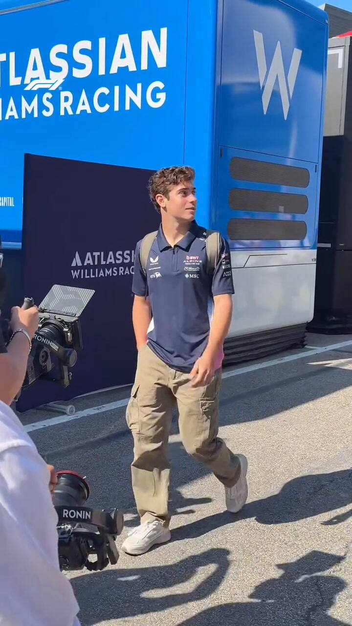 Franco Colapinto llegó al paddock para el GP de Imola