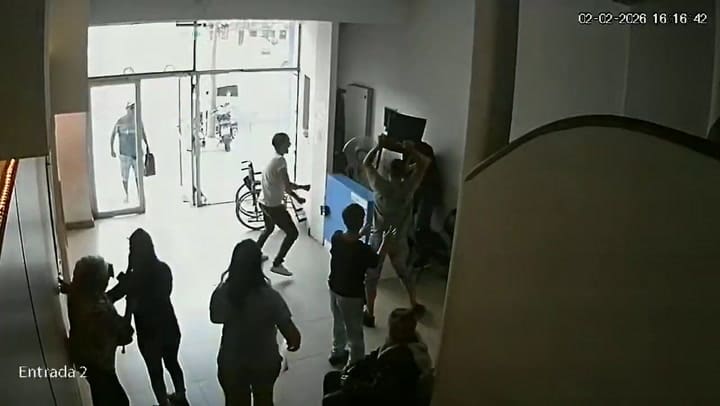 El violento ataque de familiares de un paciente a un trabajador de una clínica marplatense