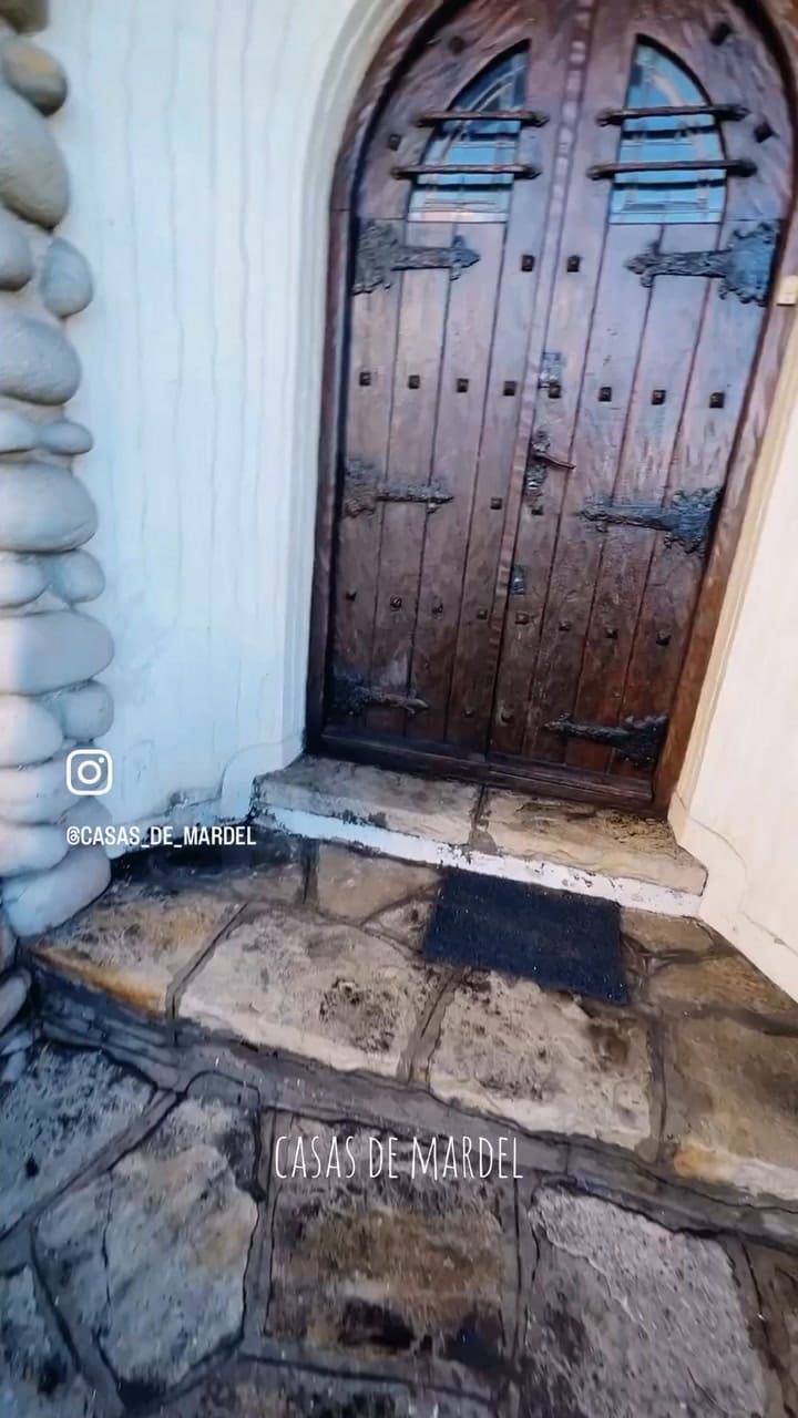 Chalet La Gauchita (1939-2024)hace Un Tiempo Les Hablábamos De La Despedida De Este Chalet Típico, Que Durante Más De Un Siglo Contribuyó A Formar Una Identidad Que Día A Día Desaparece, Frente A La Más Absolu