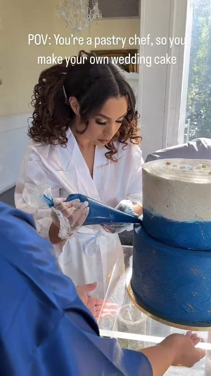 La novia hizo su propia torta de casamiento y el video se viralizó
