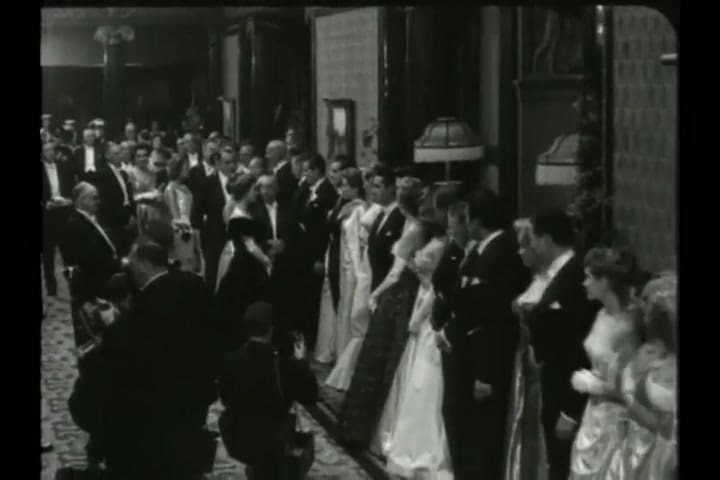 El día que Marilyn Monroe conoció a la reina de Inglaterra
