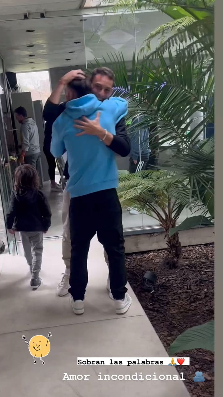 Matías Gallardo sorprendió a su papá, quien se encuentra de vacaciones en el país