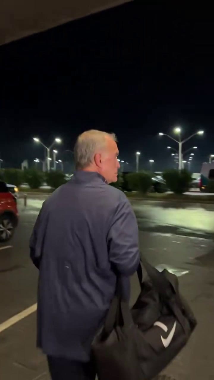 Así fue la solitaria llegada de Marcelo Bielsa a Uruguay