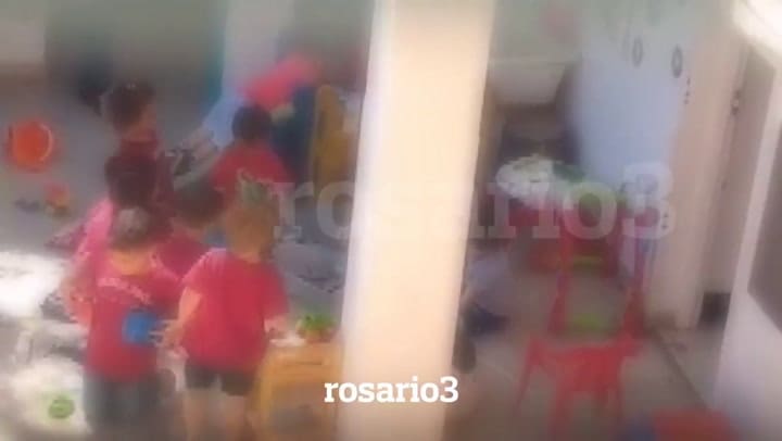 Nuevo video del jardín denunciado por maltrato: ahora muestra a una mujer morder a un niño