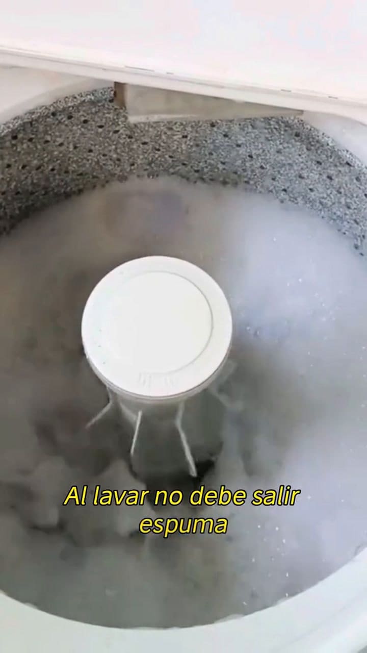 ¿Qué es lo que provoca el exceso de detergente en el lavarropas?