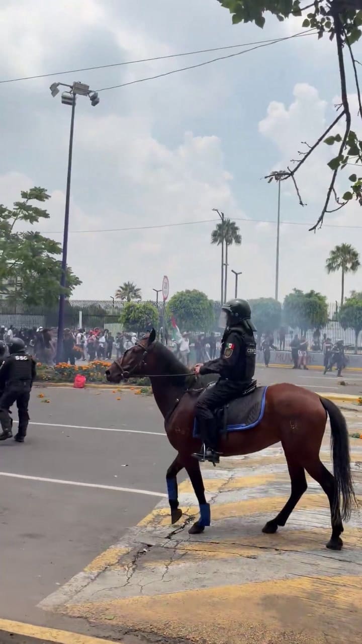 Incidentes a las afueras del estadio Azteca tras el partido inaugural de la Copa del Mundo