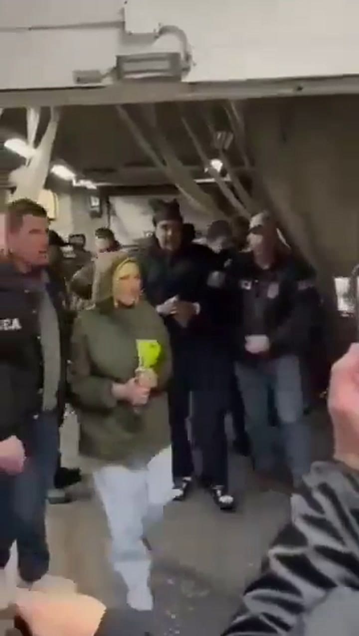 El momento en el que Maduro es trasladado