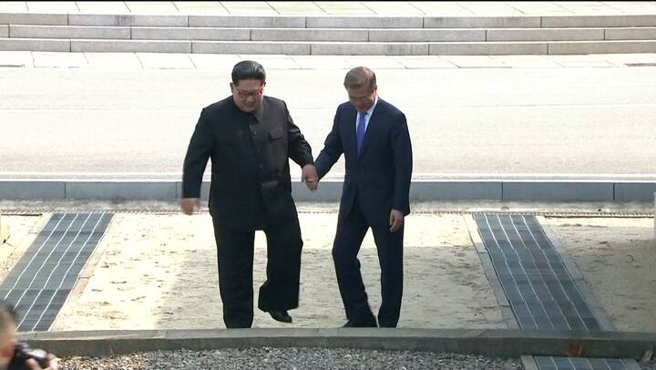 Kim y Moon dan inicio a la cumbre intercoreana - Fuente: AFP