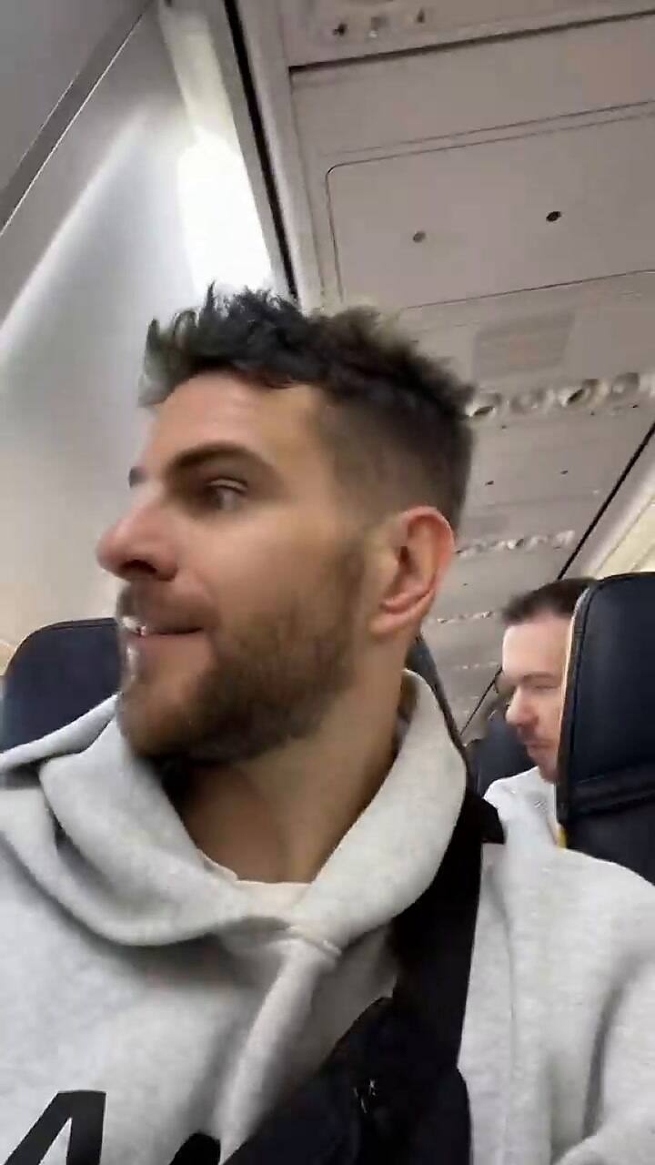 Un hombre se decepcionó al descubrir que su asiento de avión no tenía una ventana