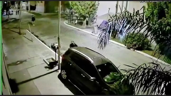 Así le robaron la camioneta a un vecino de La Tablada