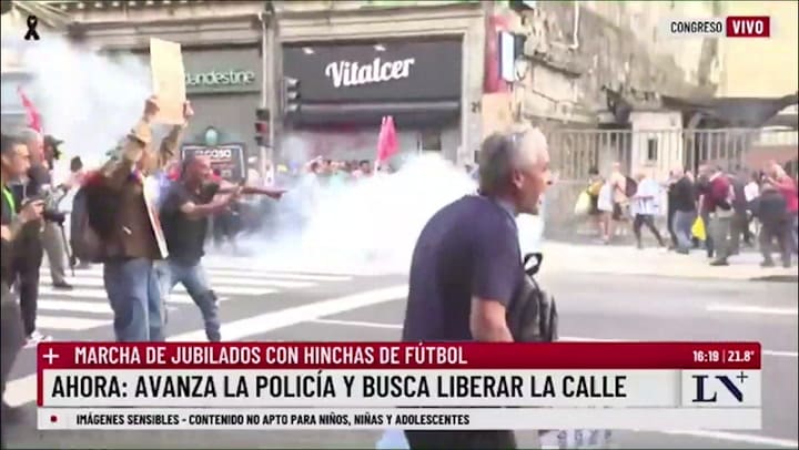 Disturbios en el Congreso con barras bravas