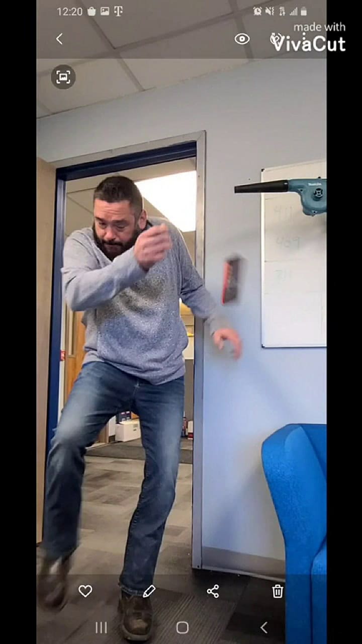 TikTok: sube videos asustando a su jefe