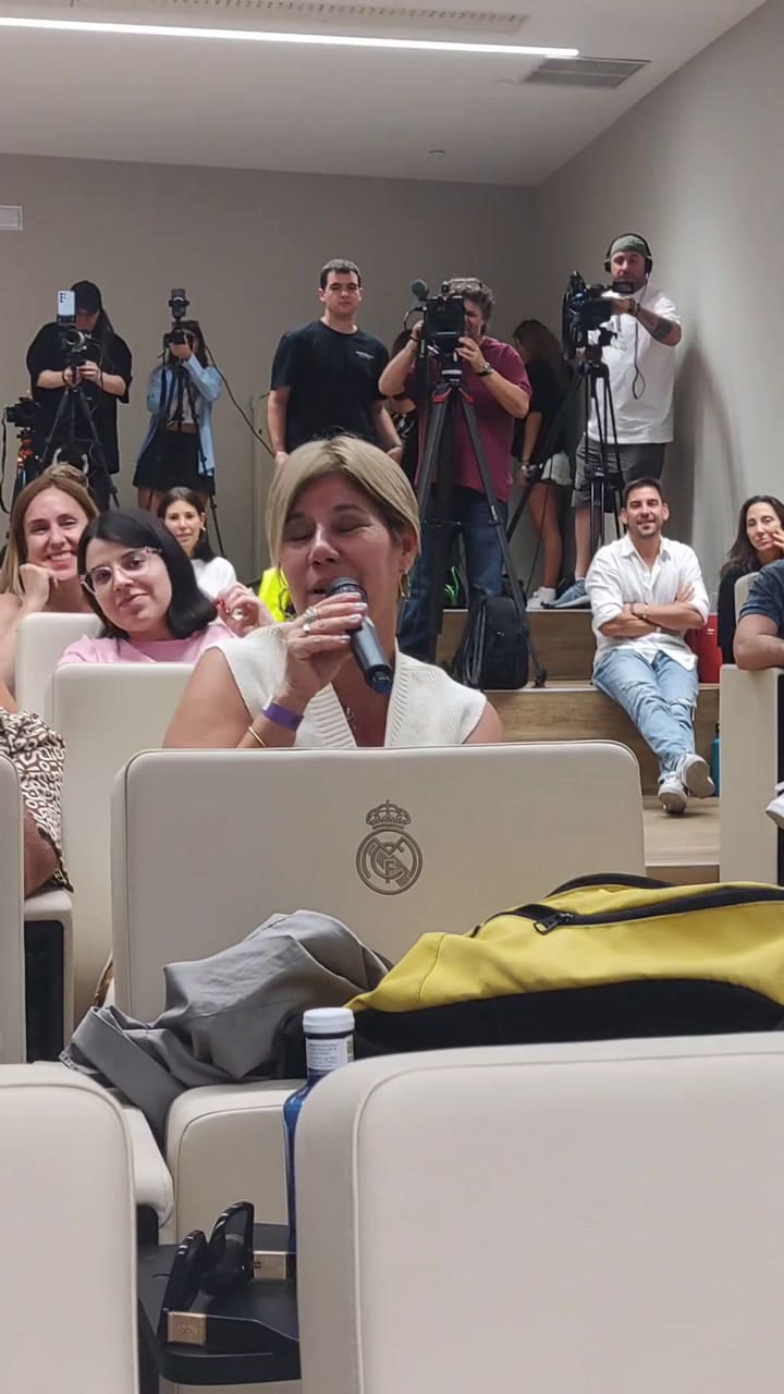 Mamá Sandra Hizo La úLtima Y La Mejor Pregunta De La Conferencia De Prensa De #Duki Antes De Su Show Del Sábado En El #Bernabéu #Dukissj #Dukienelbernabeu