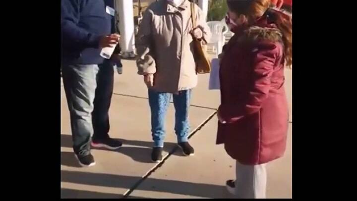 Desesperada y a los gritos, una maestra exigió que la vacunen contra el Covid