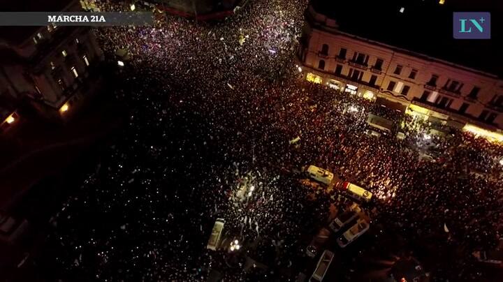 La marcha del 21A desde el drone de La Nación