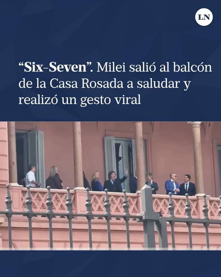 "Six-Seven": Milei salió al balcón de la Casa Rosada a saludar y realizó un gesto viral