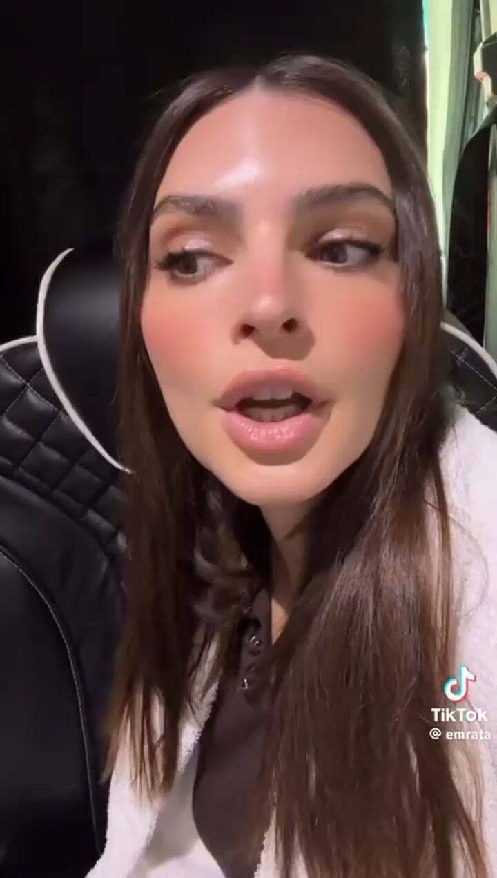 Emily Ratajkowski apuntó contra el viaje espacial de Katy Perry