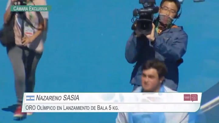 Nazareno Sasia festeja emocionado su medalla dorada - Fuente: Twitter