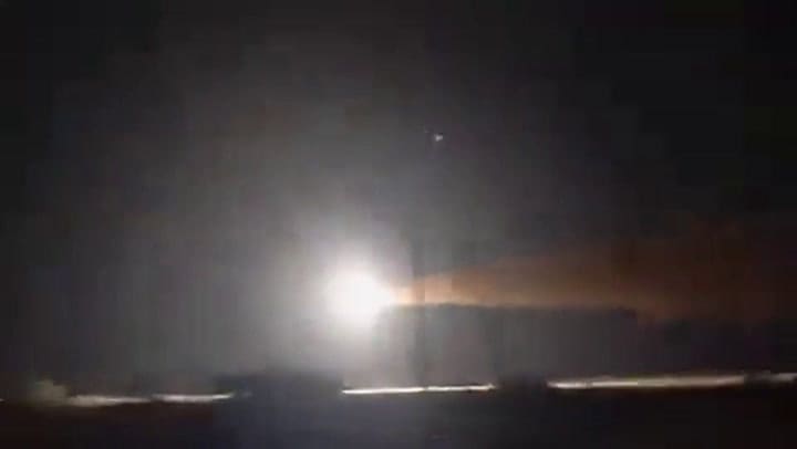 GIF Presunto ataque iraní en el estrecho de Ormuz.