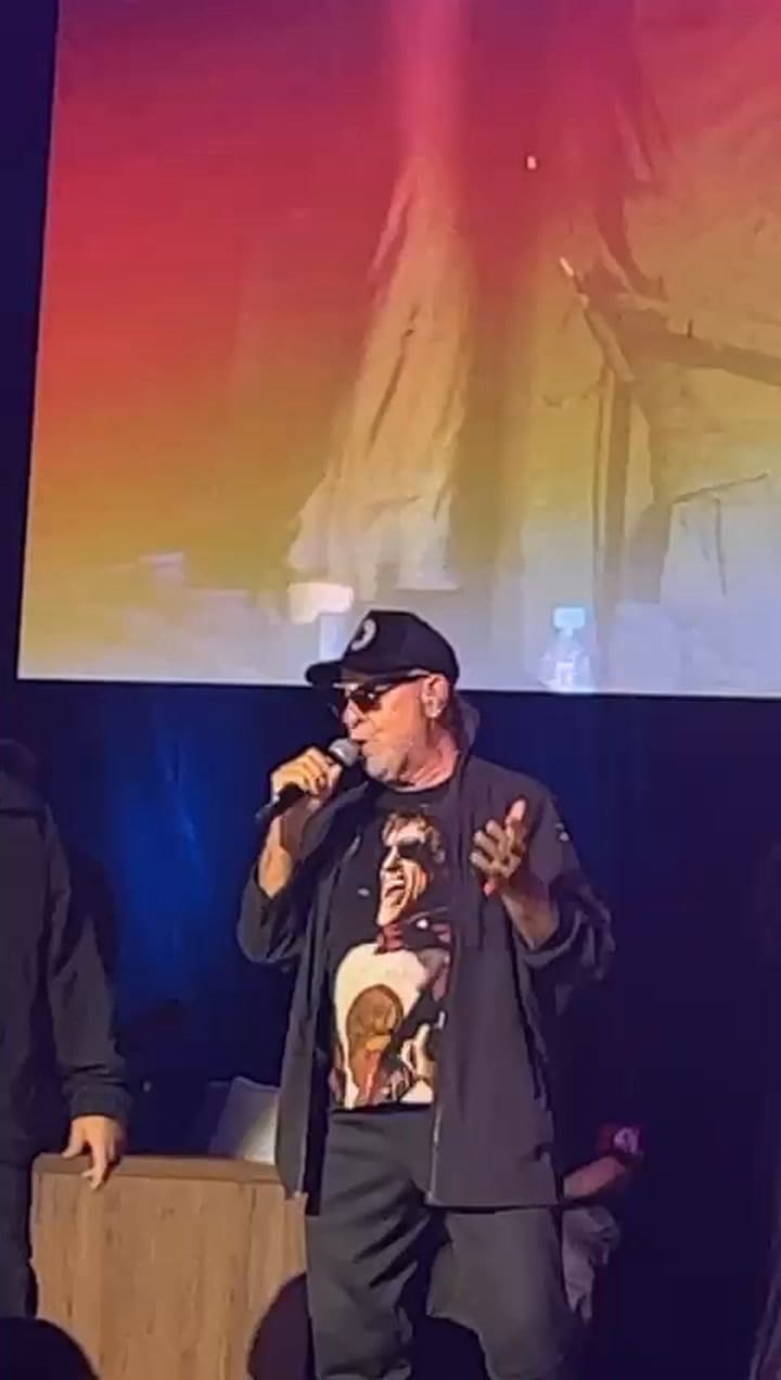 León Gieco y Santi Motorizado cantan "Yo no quiero volverme tan loco"