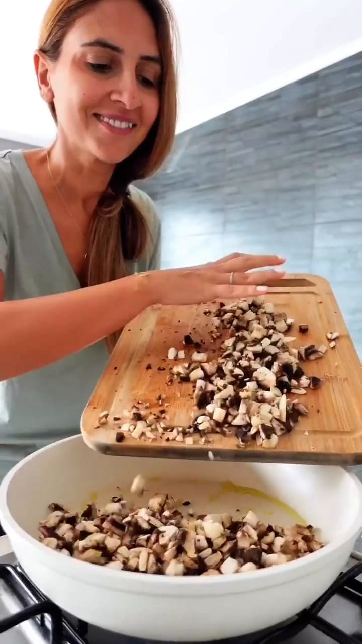 Es 'foodie' y comparte su receta favorita entre tantos platos