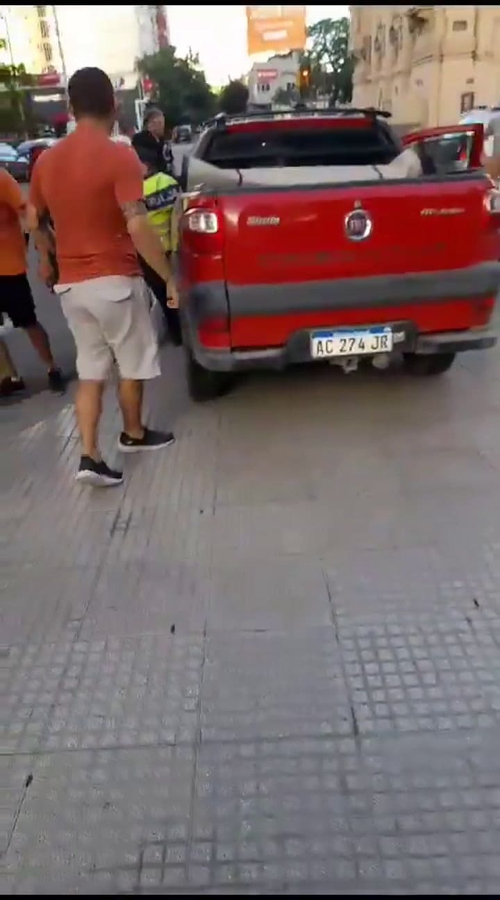 Los testigos quisieron linchar al conductor que embistió a un ciclista