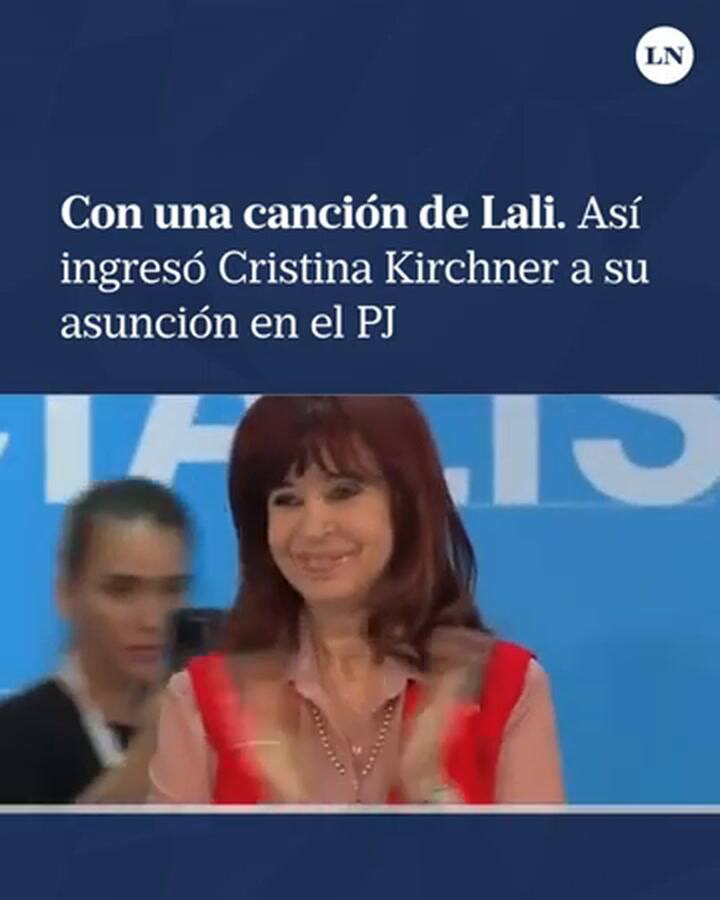 Cristina Kirchner entró a su asunción como presidenta del PJ con la canción "Fanático" de Lali