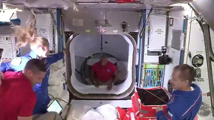 NASA y SpaceX: los astronautas ya están en la Estación Internacional y se quedarán hasta abril