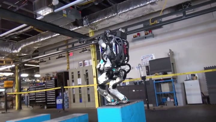 Atlas ahora puede hacer un salto mortal hacia atrás