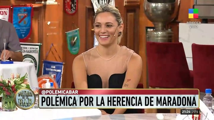 Rocío Oliva rompió el silencio tras conocerse la fortuna en dólares que le dejó Maradona - Fuente: A