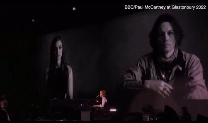 La imagen de Johnny Depp apareció en el show de Paul McCartney en Glastonbury