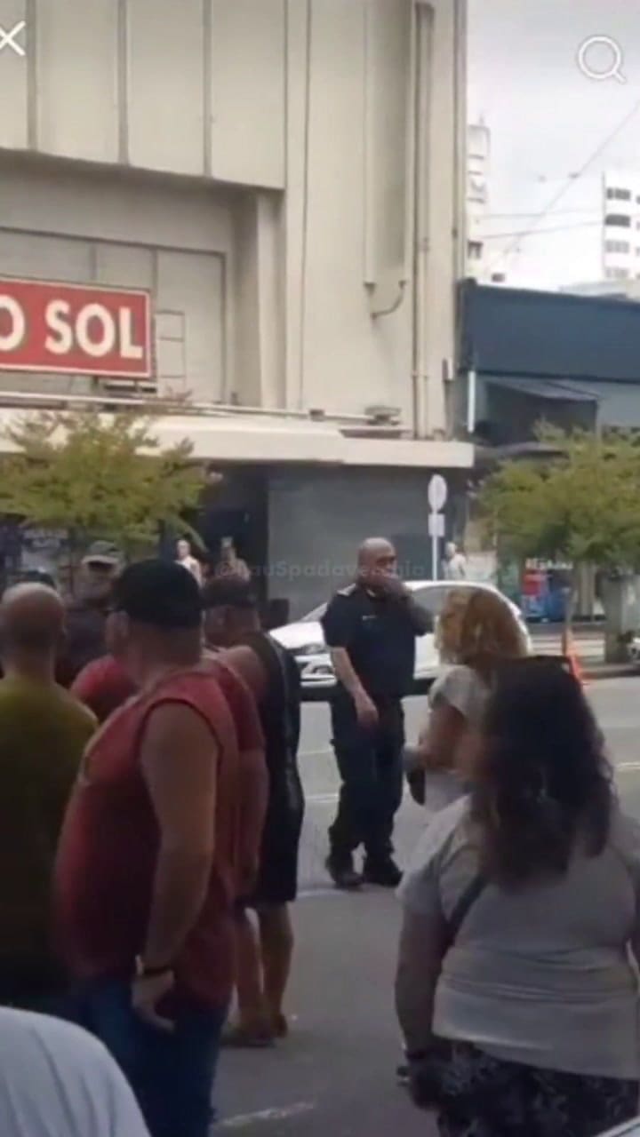 Protesta salarial en Mar del Plata: expolicías se enfrentaron con jefes y un comisario terminó golpeado