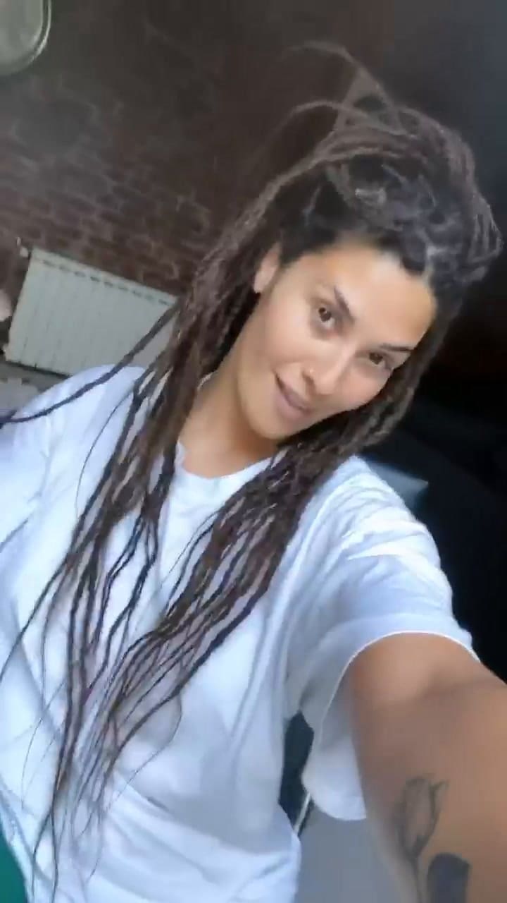 Sin responder a las críticas, Ivana Nadal compartió un segundo video de sus rastas