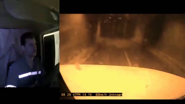 Jordania: un camión chocó contra una caravana de autos dentro de un túnel