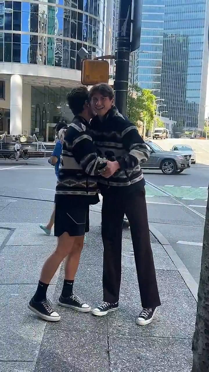 El inédito encuentro de Shawn Mendes con un imitador