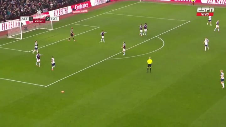 La gran atajada de Dibu Martínez ante Tottenham