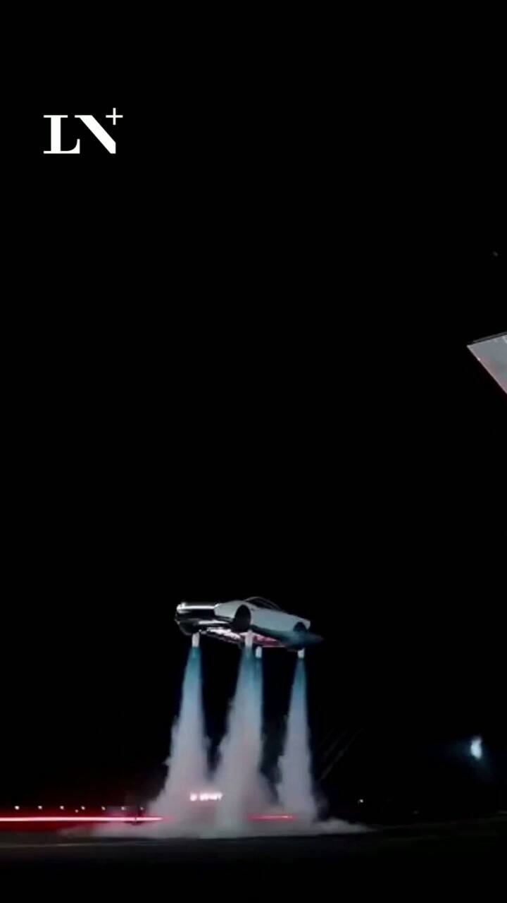 Elon Musk presentó el nuevo Tesla Roadster, un auto futurista capaz de “volar”