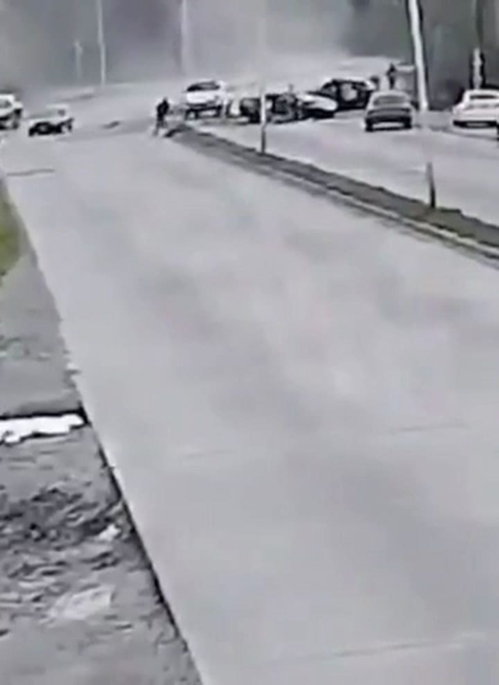 Un conductor borracho y con tres menores a bordo se cruzó de carril, chocó y mató a una mujer en Merlo
