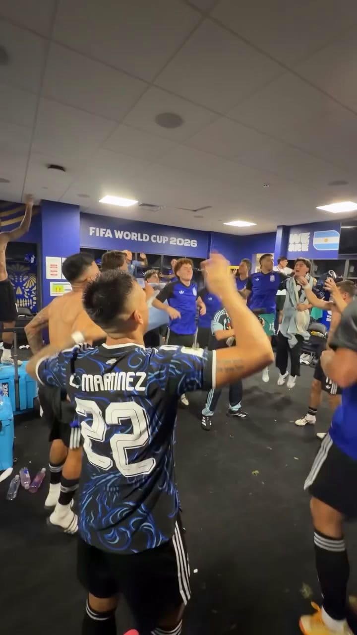 El festejo de los jugadores en el vestuario
