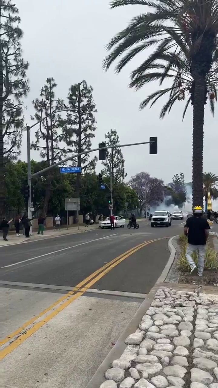 Manifestantes Haciendo Disturbios En Paramount, California