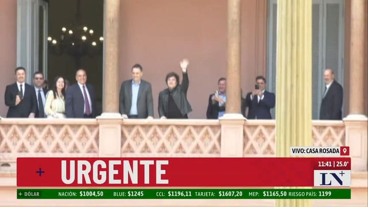Casa Rosada Milei Y Su Gabinete Saludaron Desde El Balcón
