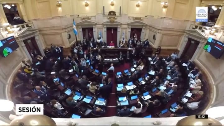 La oposición abandonó el recinto y dejó sin quórum la sesión