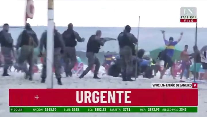 GIF Rio de Janeiro: la policia le disparo a hinchas de Boca en la playa
