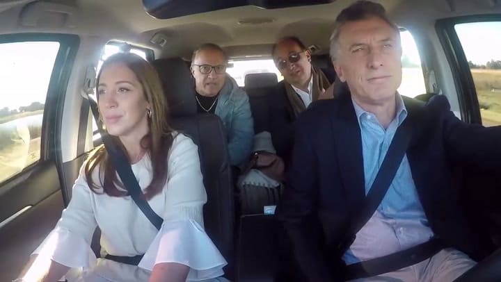 Carpool' bonaerense: Mauricio Macri y María Eugenia Vidal recorrieron rutas reparadas - Fuente: Cas