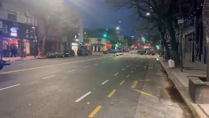 La calle cortada en Scalabrini Ortiz
