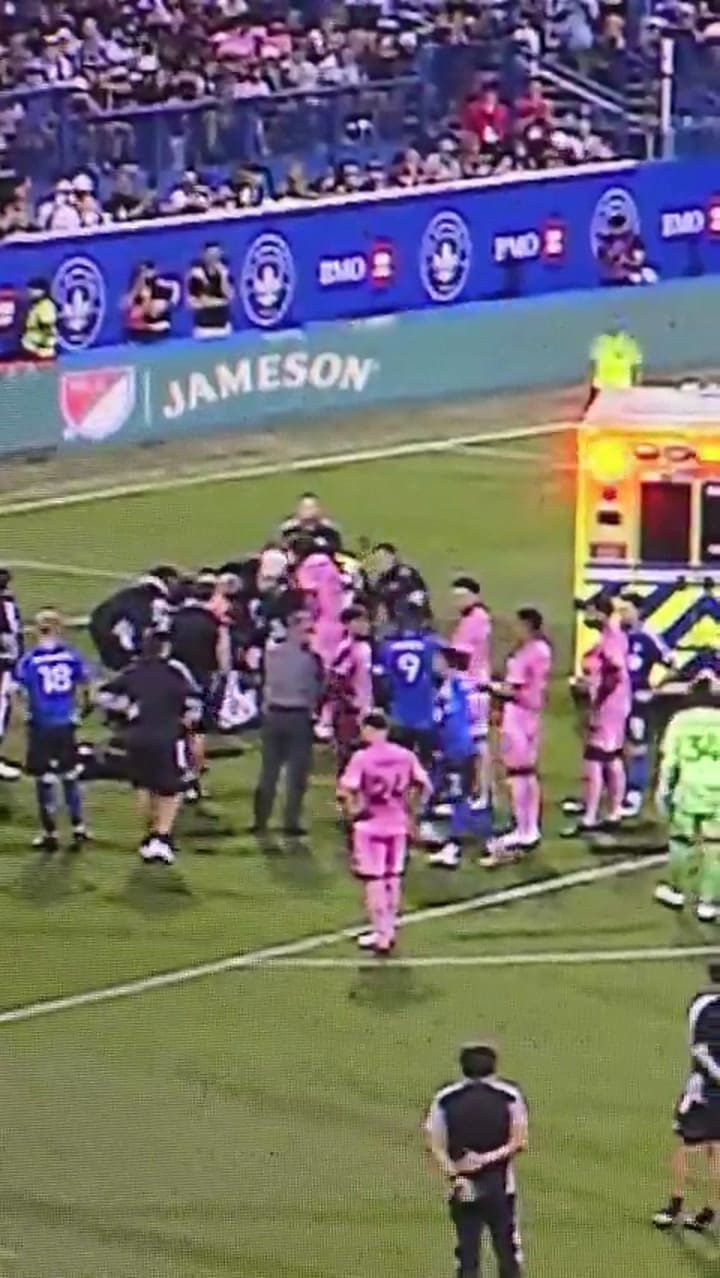 Germán Berterame debió ser retirado del partido en ambulancia